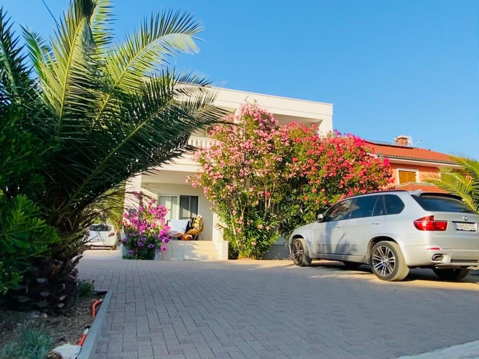 Mr. Hall Apartments Barbat na Rabu Esterno foto