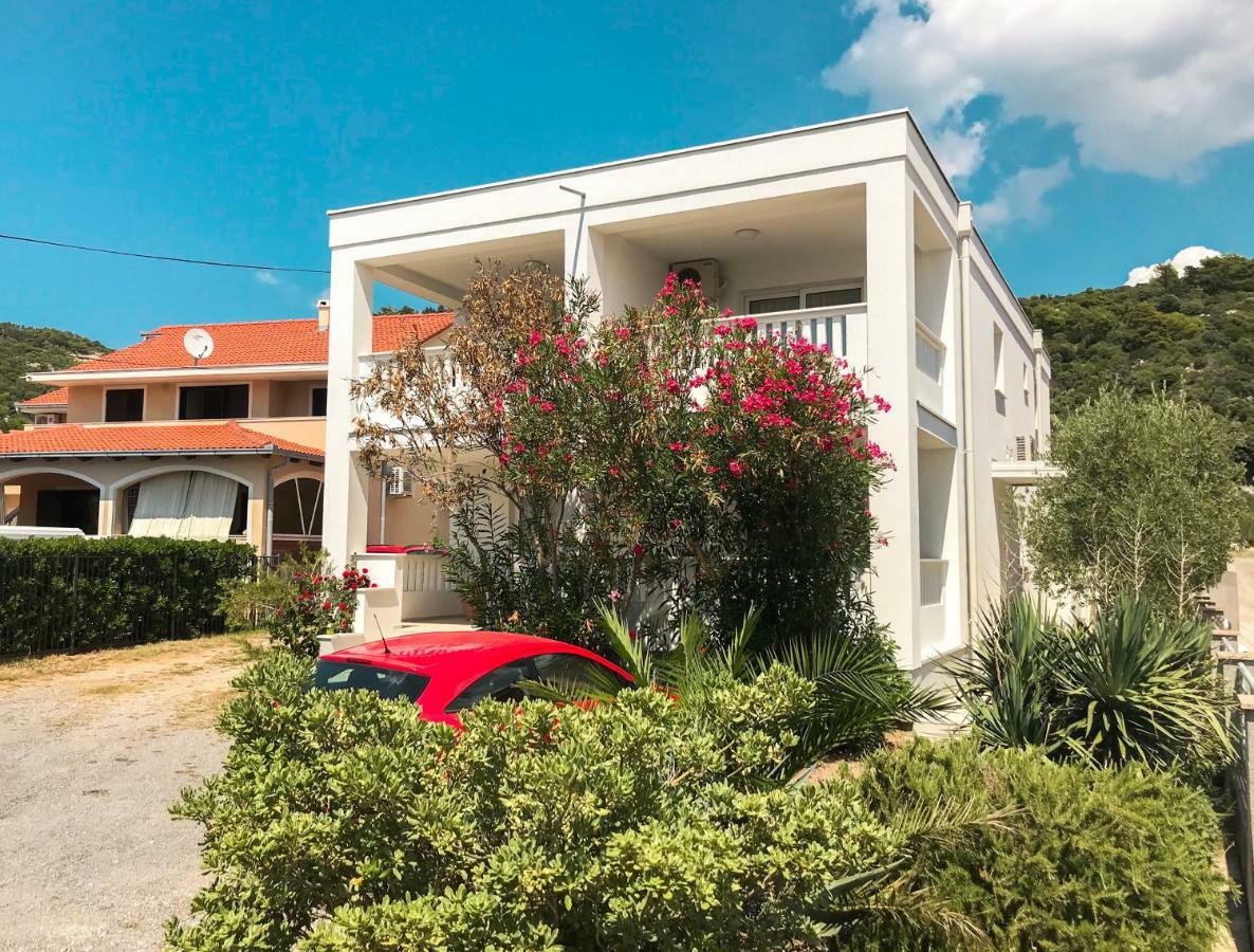 Mr. Hall Apartments Barbat na Rabu Esterno foto
