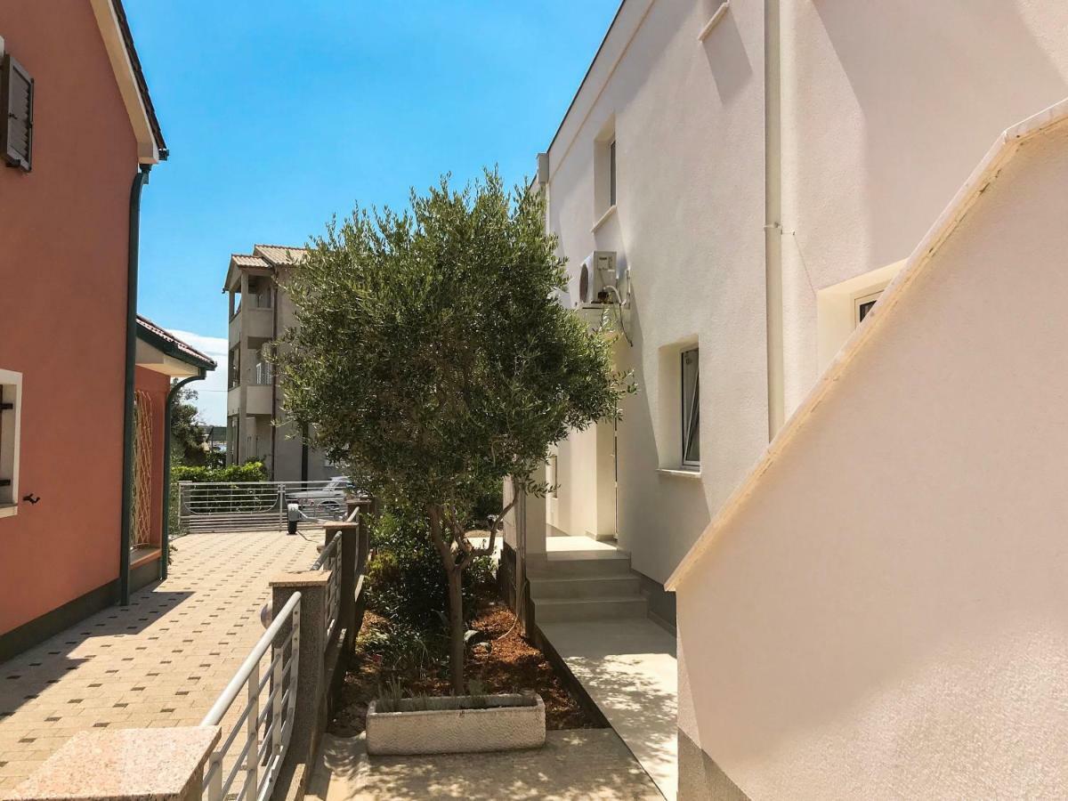 Mr. Hall Apartments Barbat na Rabu Esterno foto